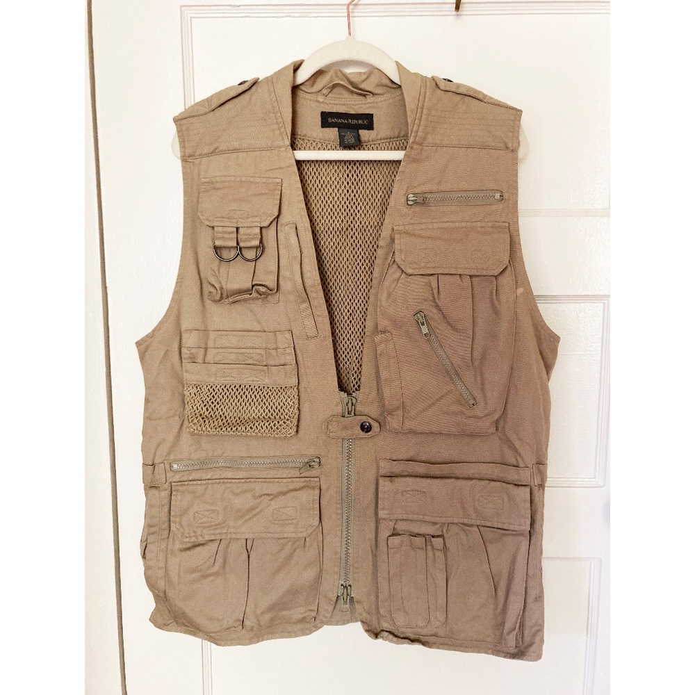 Banana Republic Men’s Beige Tan Fishing Hunting Vest Utilitarian NWOT S